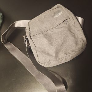 The North Face Never Stop crossbody